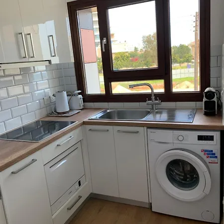 Modern 1 Bedroom Sea View Apartment *