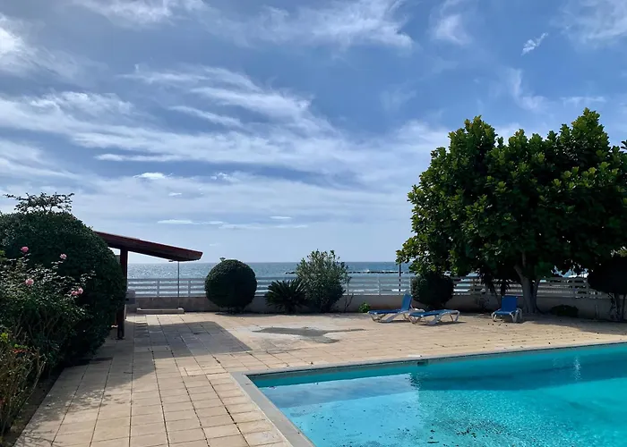 Modern 1 Bedroom Sea View *